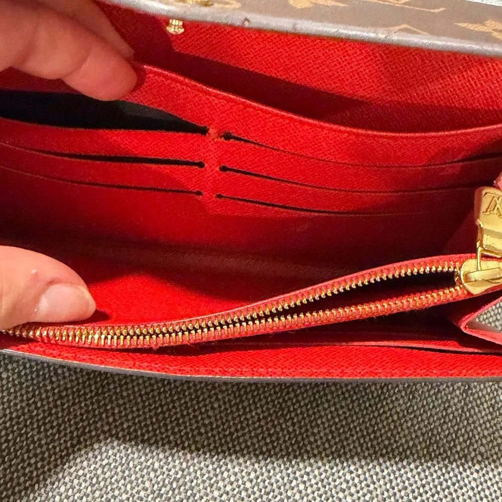 LOUIS VUITTON
Monogram Sarah Wallet NM Coquelicot - Picture 5 of 8